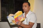 Rahul Bose at Celebrate Bandra book reading for kids in D Monte Park on 12th Nov 2011 (13).JPG